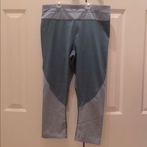 Blue Fabletics Crop Leggings